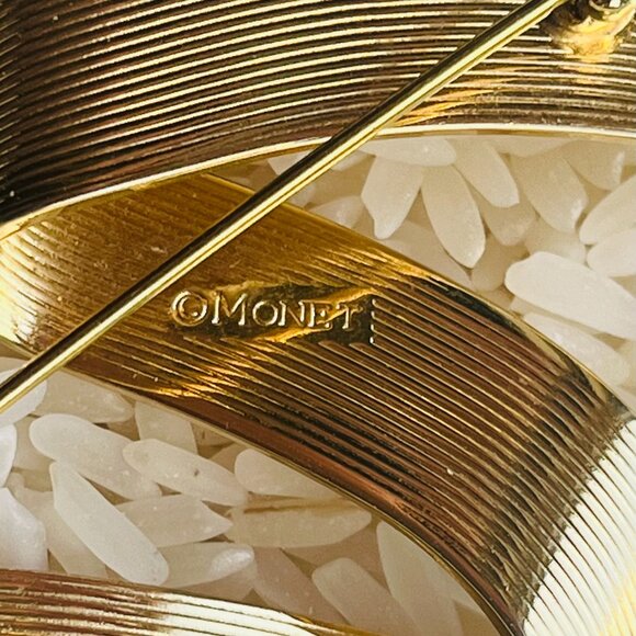 Vintage Monet Ribbon Style Zig Zag Gold Tone Pin Brooch - Picture 4 of 4